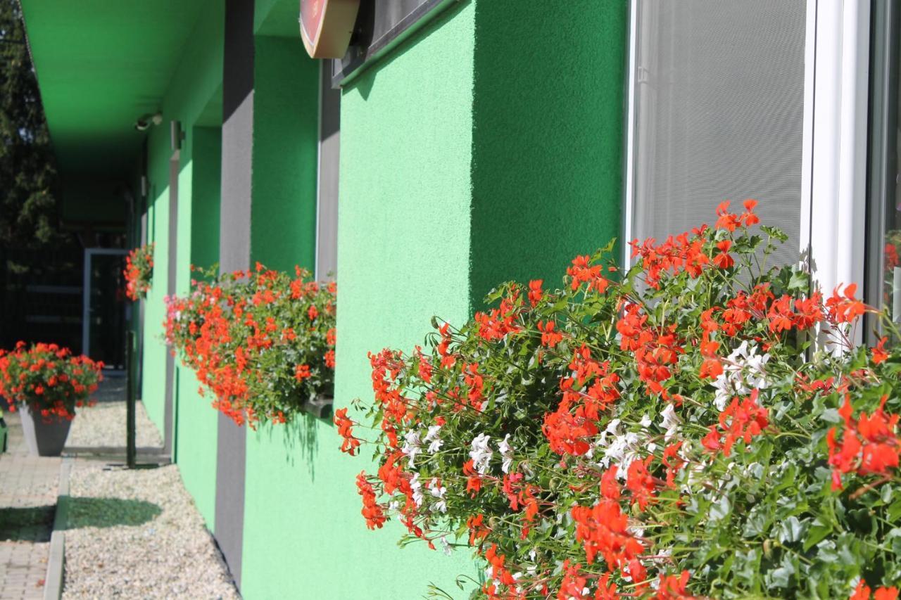 Restauracia Gol Hotel Oravske Vesele Exterior photo